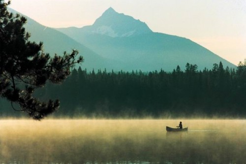 Canoe sur lac - Credit Photo Tourism British Columbia